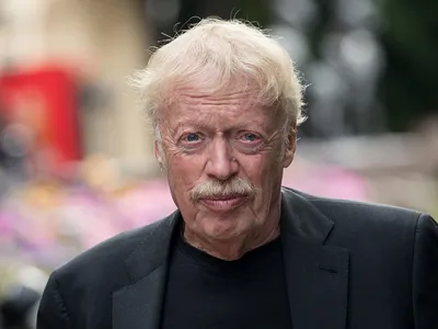 Phil Knight | Top 25 Short CEOs, Business Leaders and Entrepreneurs | Short Kingz